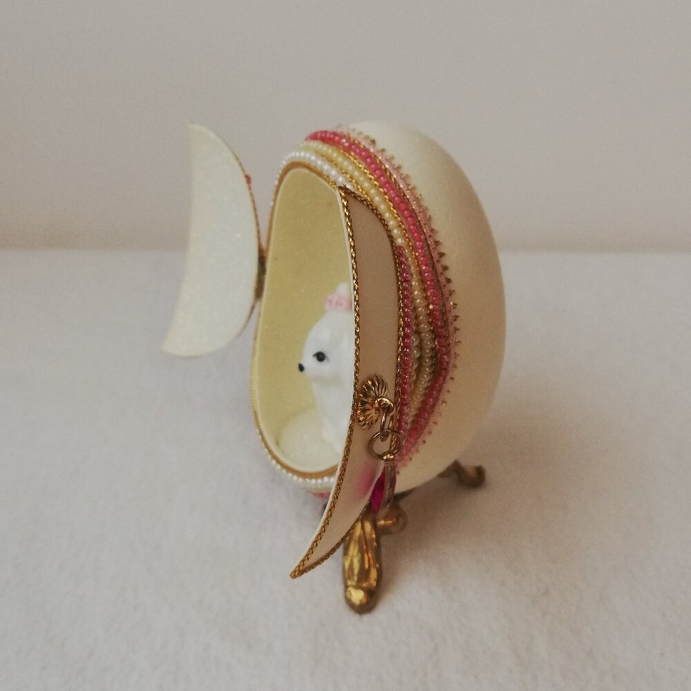 Vintage "The Enchanted" Goose Egg Diorama Trinket Box - White Maltese Puppy - Picture 5 of 9